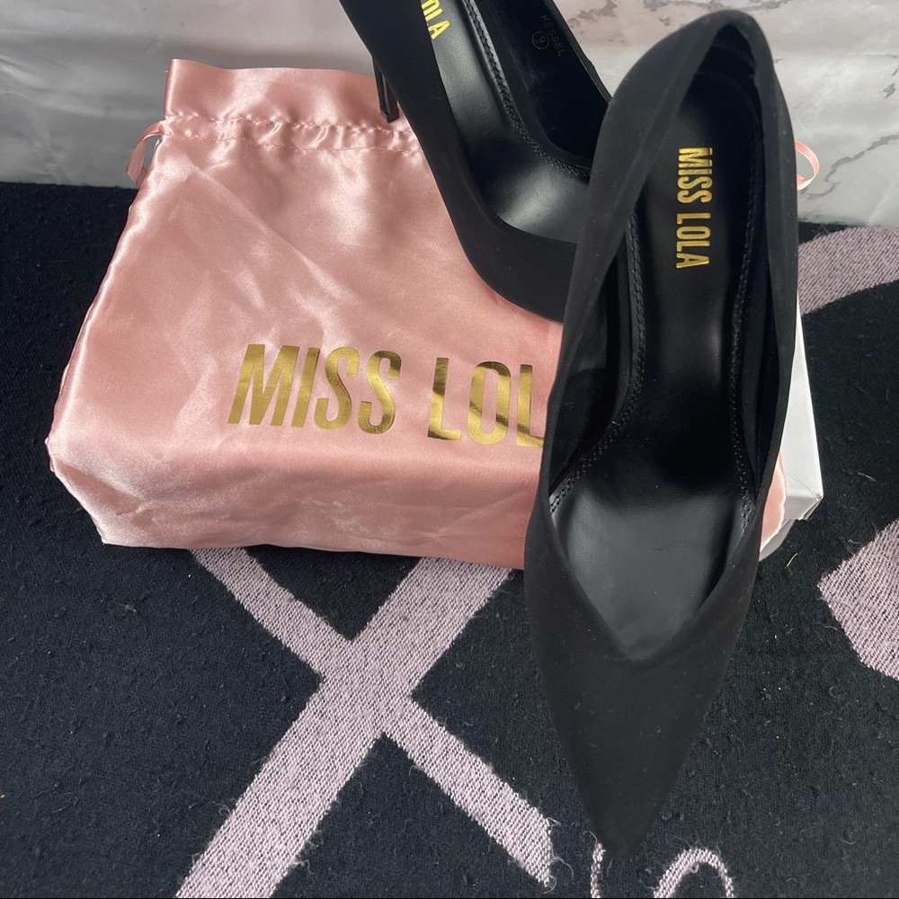Never worn-Miss Lola Black Velvet Stillettos pump